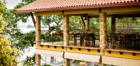 Thaulle Resort mit offenem Restaurant und herrlichem Blick über den Yoda See